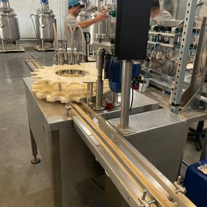 Envasadora e Rosqueadora Automáticas – Conjunto Integrado